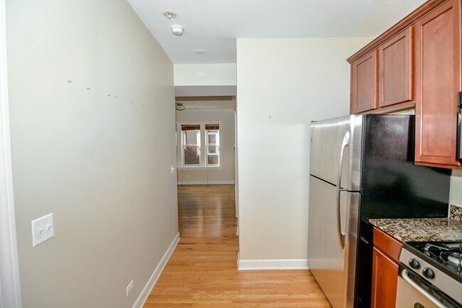 Foto del edificio - 3212 N Clifton Ave