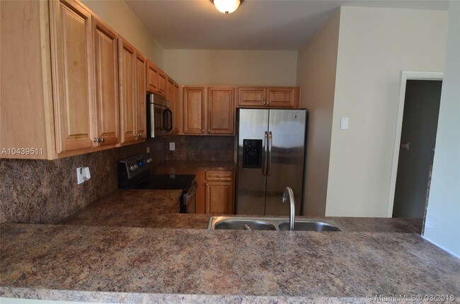 Foto del edificio - 15115 NW 8th St