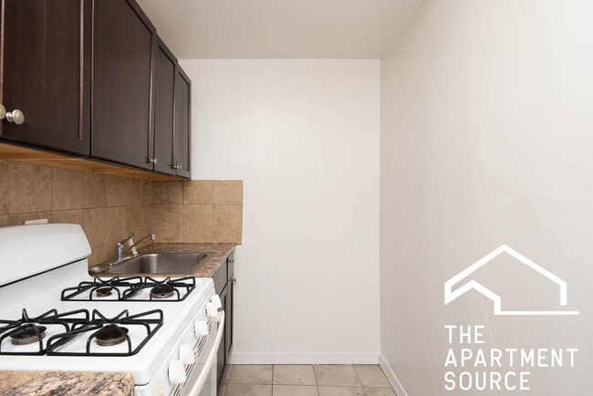 Foto del edificio - 1371 W Estes Ave