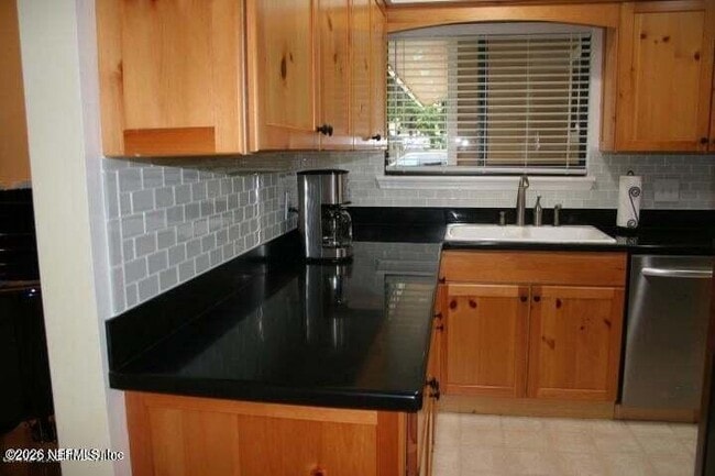 Foto del edificio - 1841 Twelve Oaks Ln E