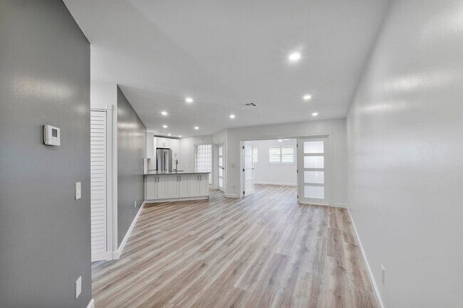 Foto del edificio - 273 NW 36th Ave
