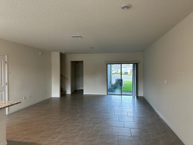 Foto del edificio - 17077 Water Spring Blvd