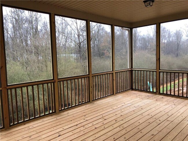 Building Photo - 5315 Mirror Lake Dr