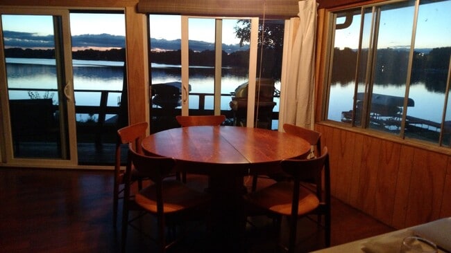 dining - W1200 S Shore Dr