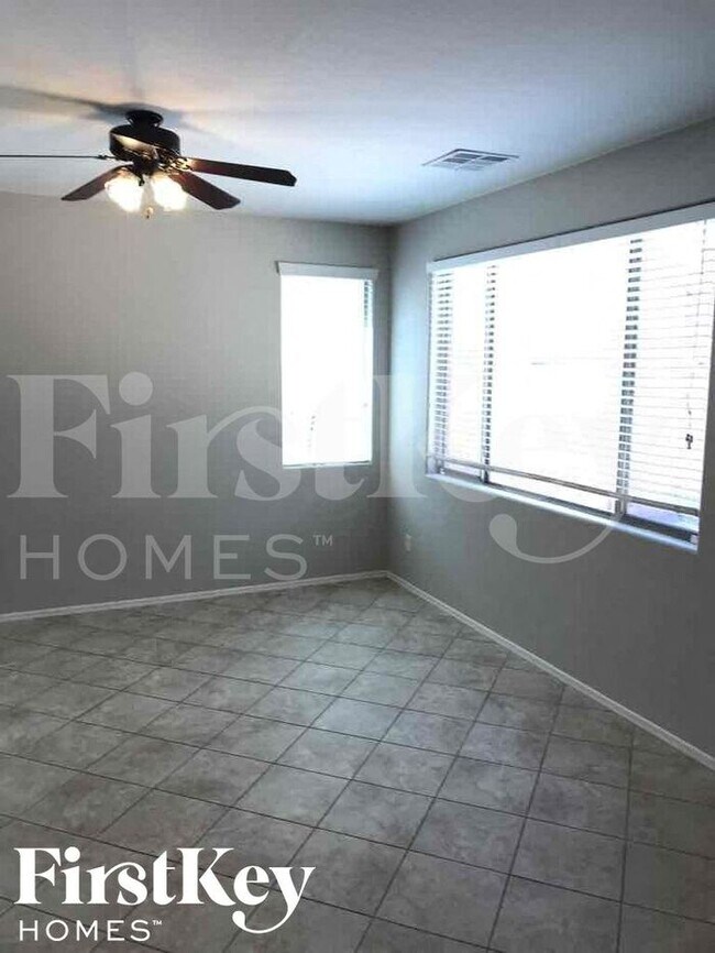 Foto del edificio - 3813 E Parkview Dr
