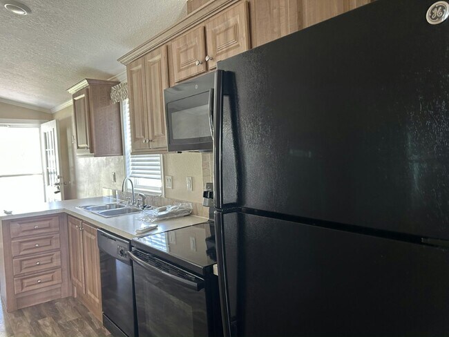 Building Photo - 6941 MacDonald Ct