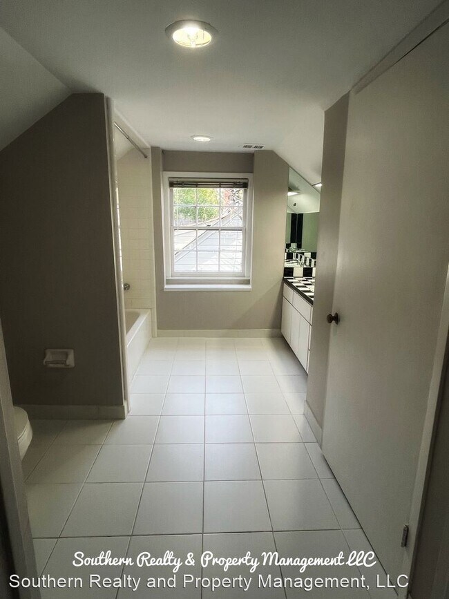 Foto del edificio - 5 br, 3 bath House - 640 Plymouth Street