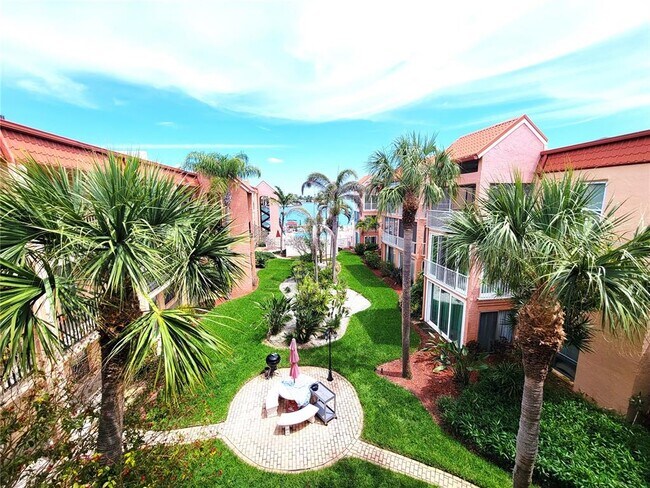 Foto del edificio - 8921 Blind Pass Rd