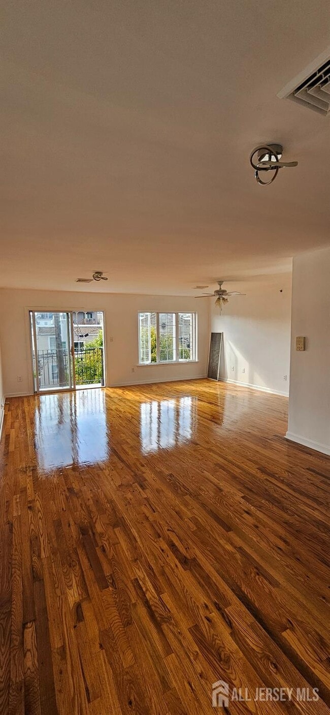 Building Photo - 655 4th St