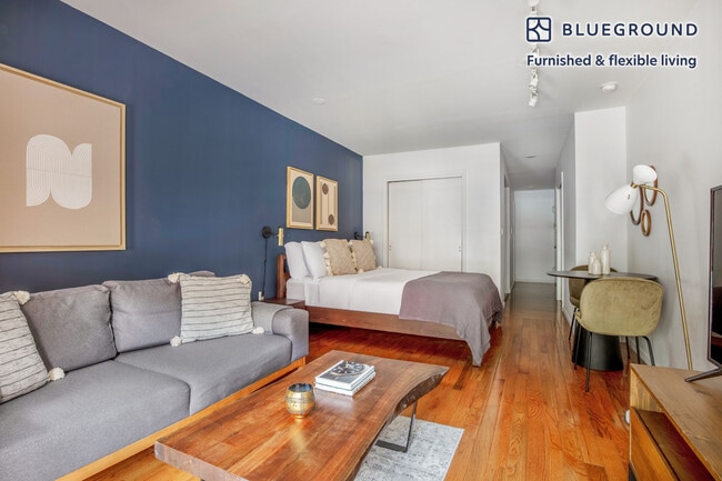 Building Photo - 220 E 14th St