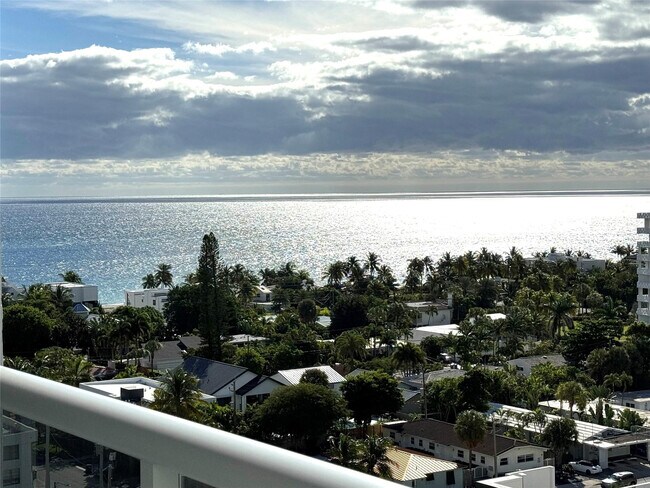 Foto del edificio - 3015 N Ocean Blvd