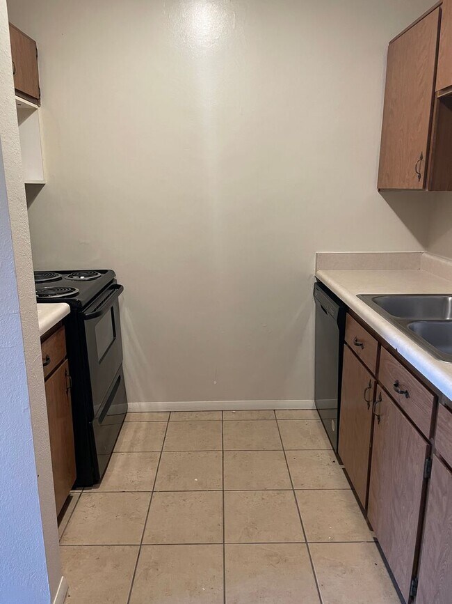 Building Photo - Gorgeous 2 Bedroom Condominium