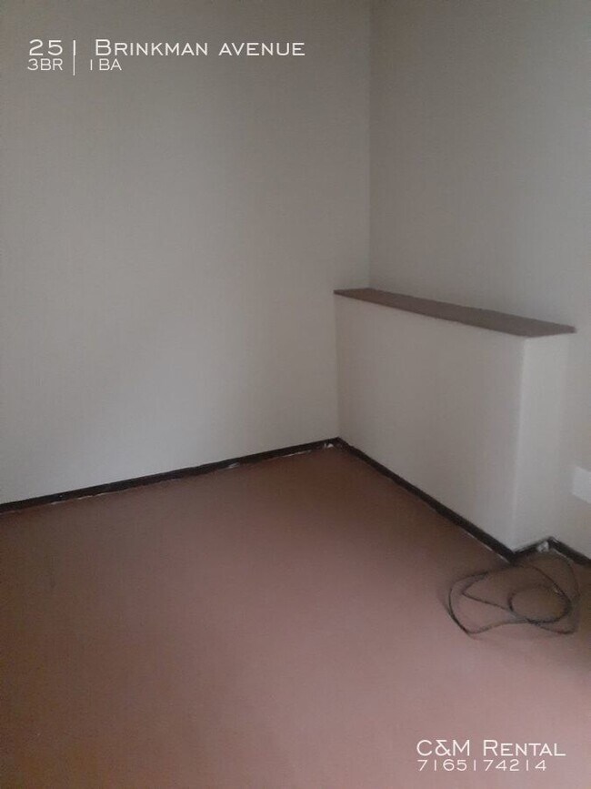Building Photo - 3 Bedroom Lower Apartment