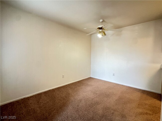 Foto del edificio - 2300 E Silverado Ranch Blvd