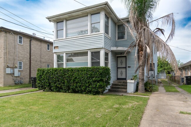 Amazing Central Location! - 4665 Dart St