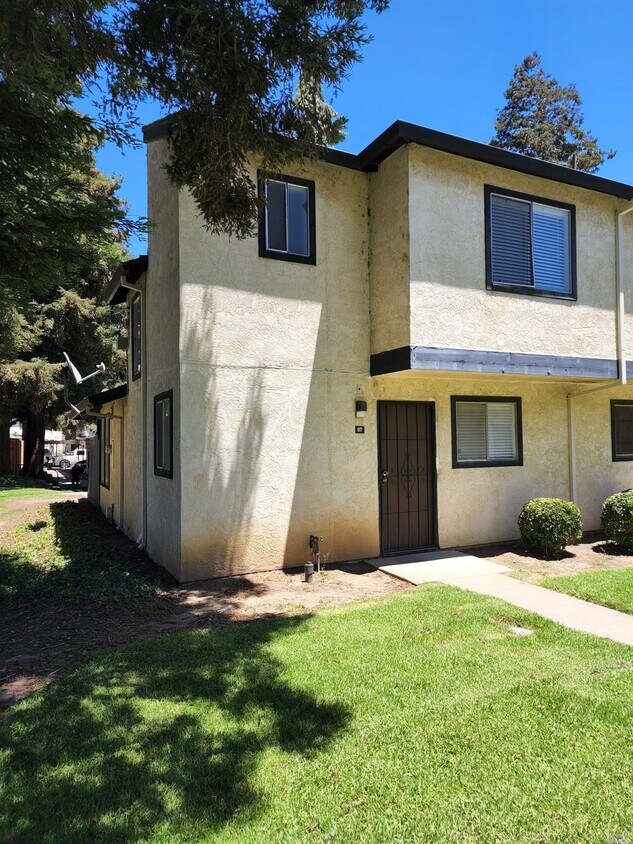 1930 Grande Cir Unit 67, Fairfield, CA 94533 Condo for Rent in Fairfield, CA