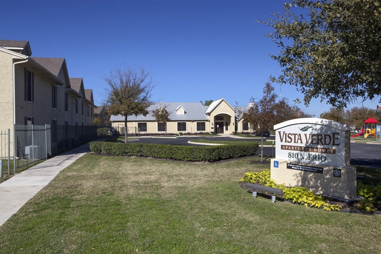 Primary Photo - 910 N Frio St