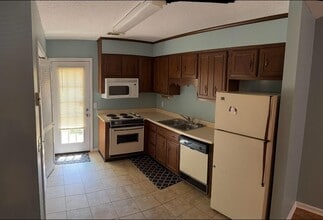 Building Photo - 140 Lanier Dr