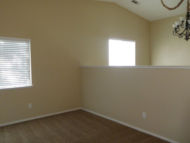 Building Photo - 983 Boxwood Ln