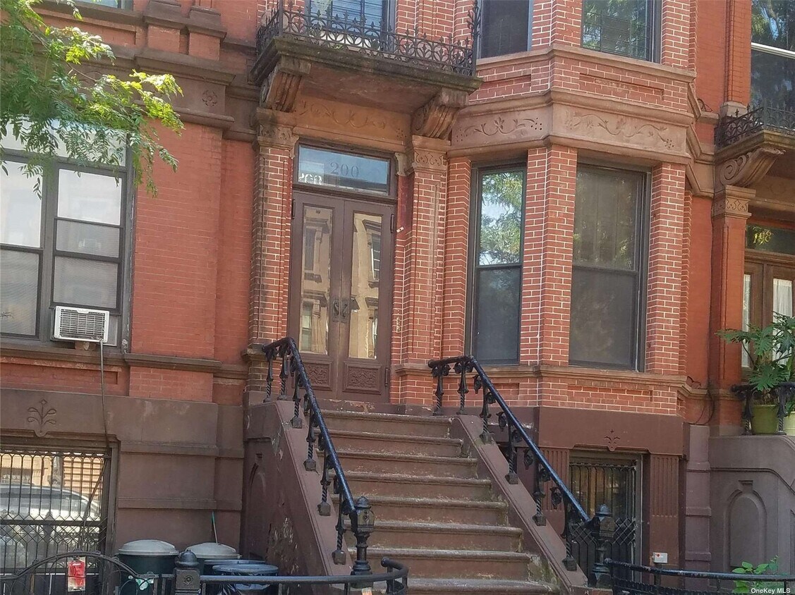 Primary Photo - 200 Hancock St