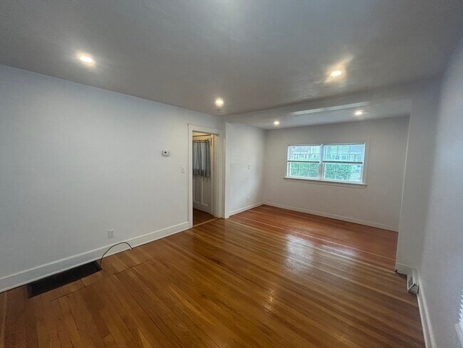 Foto del edificio - 46 Lawn Ave