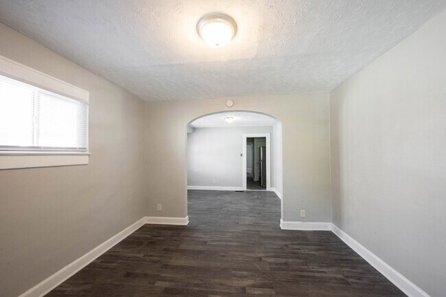 Foto del edificio - "Charming 2-Bedroom Duplex Retreat on N Drexel Ave – Spacious 1440 Sq Ft Living in Indianapolis!"