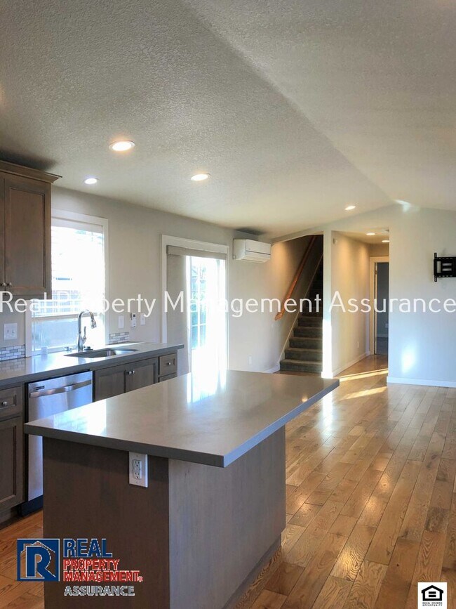 Foto del edificio - Quiet and Beautiful 3 BR/2.5 BA Hillsboro ...