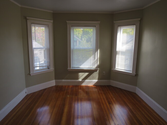 Building Photo - 36 Standish St