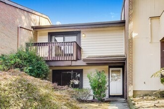 Building Photo - 9040 Centerway Rd