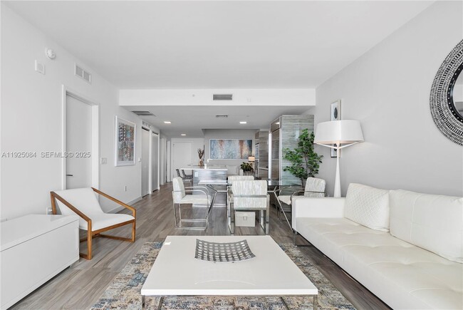 Foto del edificio - 460 NE 28th St