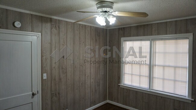 Building Photo - 825 25th St SW
