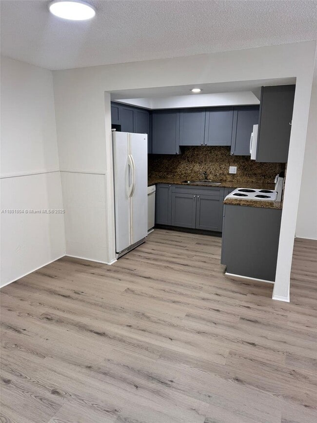 Building Photo - 8303 W Sample Rd