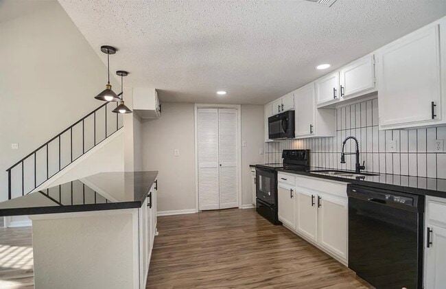 Foto del edificio - 14777 Wunderlich Dr