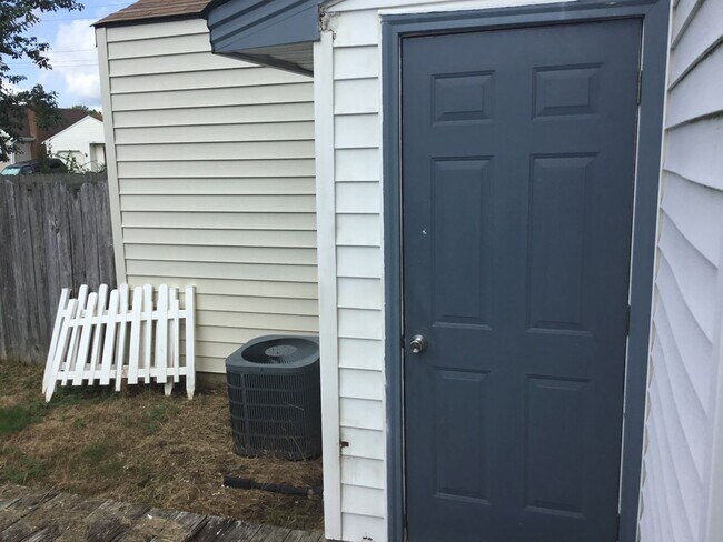 Foto del edificio - 2 Bedroom Town home in the heart of Virginia Beach