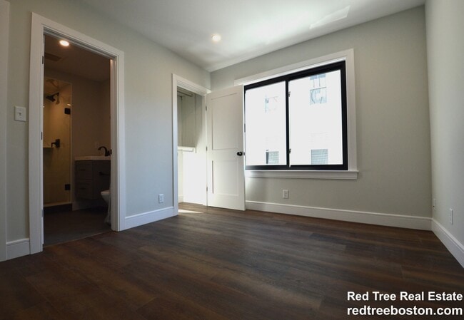 Building Photo - 25 Hunnewell Ave