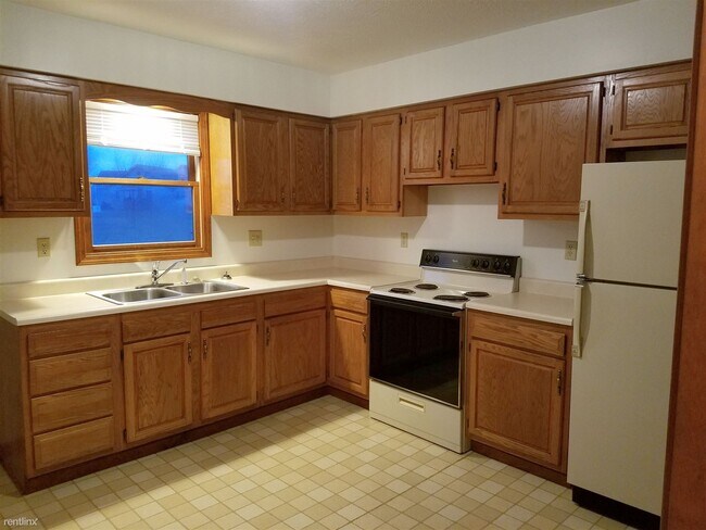 Building Photo - 2 br, 1 bath Duplex - 87 New St Apt A