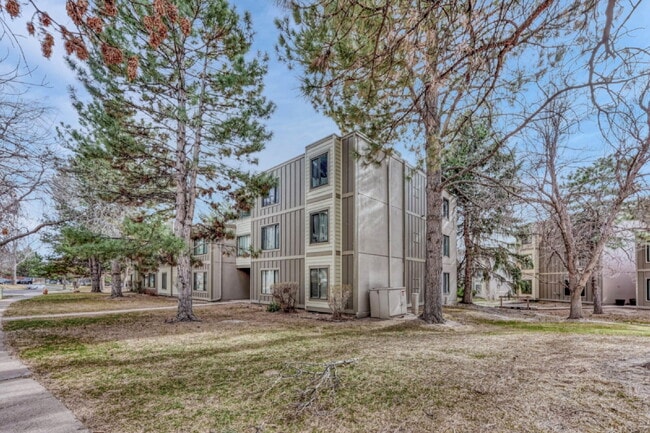 Foto del edificio - Charming 3-Bed Penthouse Condo in Denver with 2 full bathrooms! – Open Floor Plan *Move in specia...