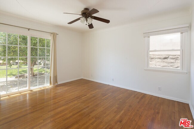Foto del edificio - 8333 Airlane Ave