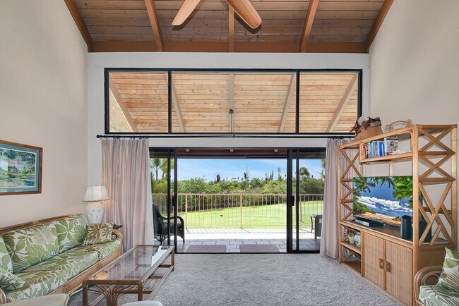 Foto del edificio - Stunning 3-Bedroom Condo with Golf Course ...