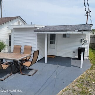 Building Photo - 202 1/2 16th Ave