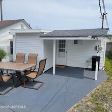 Building Photo - 202 1/2 16th Ave