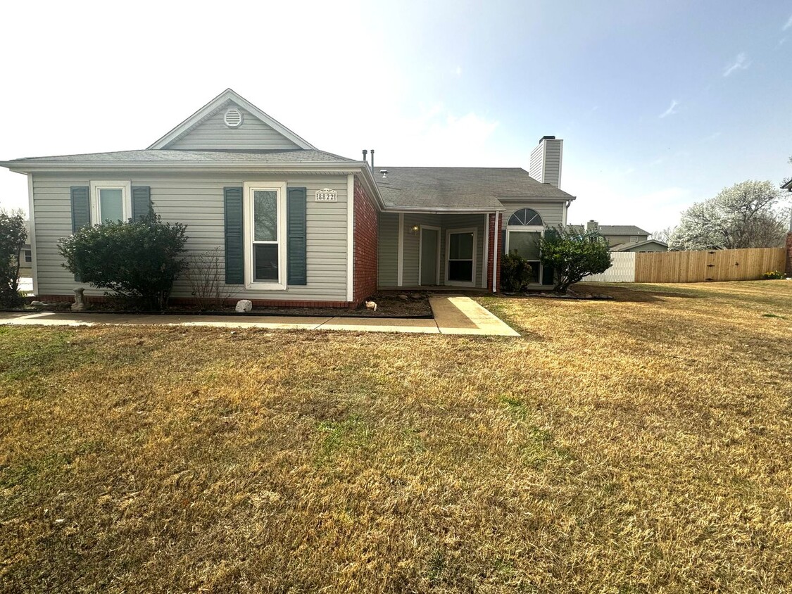 Primary Photo - Gorgeous 3 bedroom 2 bathroom home with a ...