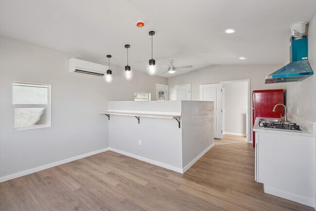 Foto del edificio - 890 E Ash St