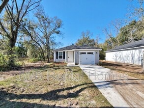 Building Photo - 7914 Pipit Ave