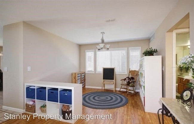 Building Photo - 3 br, 2.5 bath House - 8157 Quiet Knolls Dr