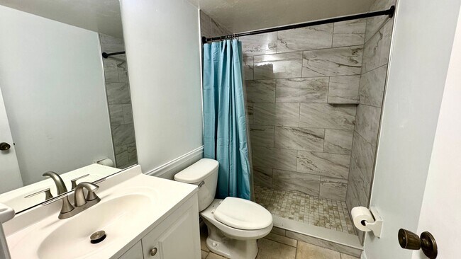 Foto del edificio - Move In Ready Condo in Woodside Villas