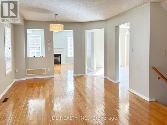 Building Photo - 15 Maffey Crescent