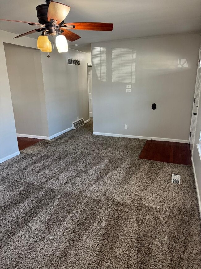 Building Photo - 709 Plaza Dr