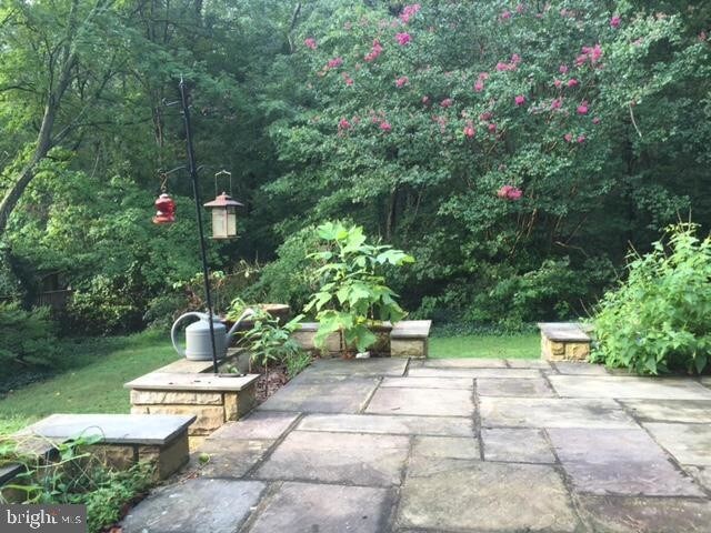 Foto del edificio - 8307 Oakford Dr