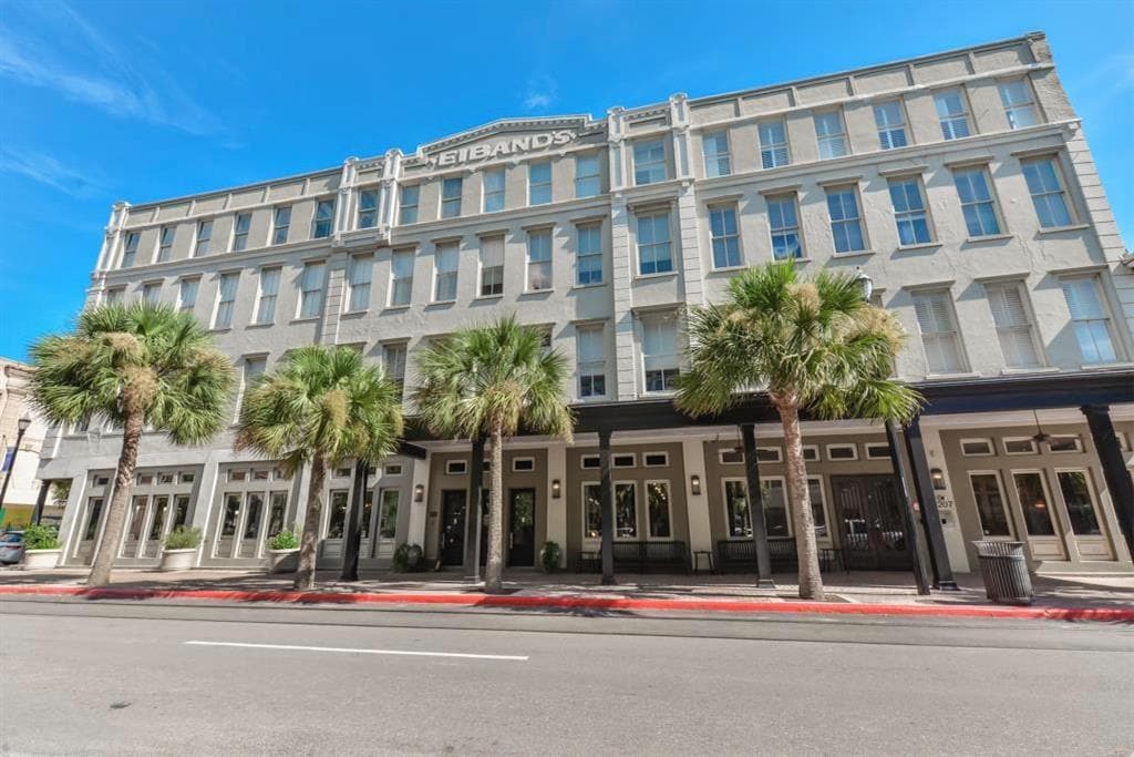 2207 Postoffice St Unit 202, Galveston, TX 77550 Condo for Rent in